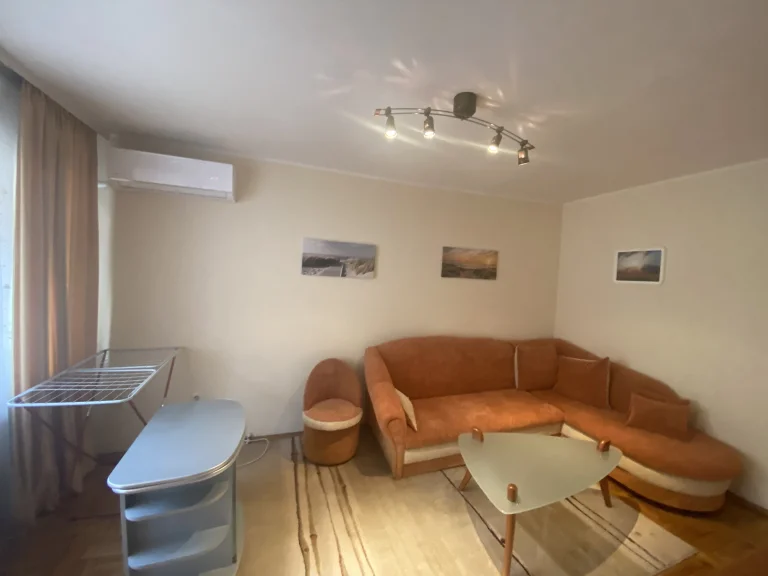 Двустаен апартамент дава под наем София Център