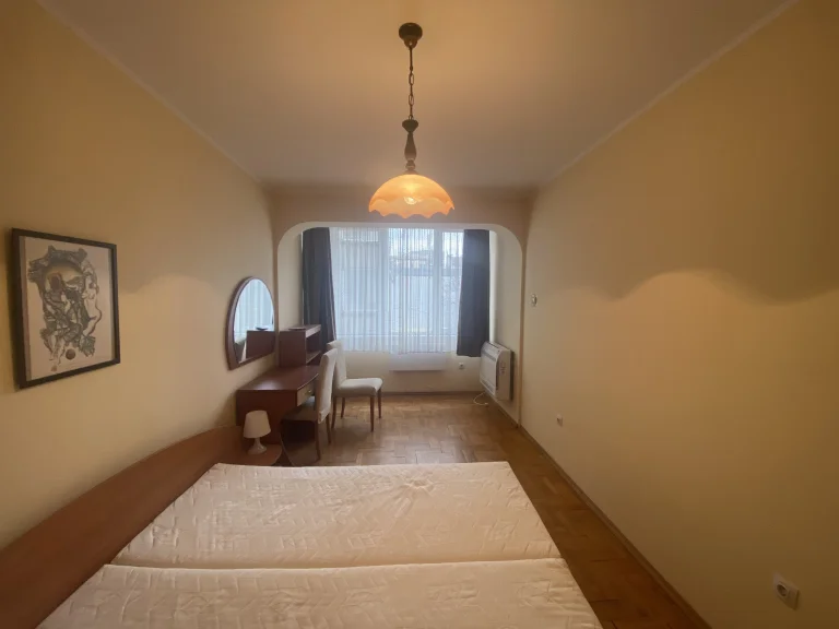 Двустаен апартамент дава под наем София Център