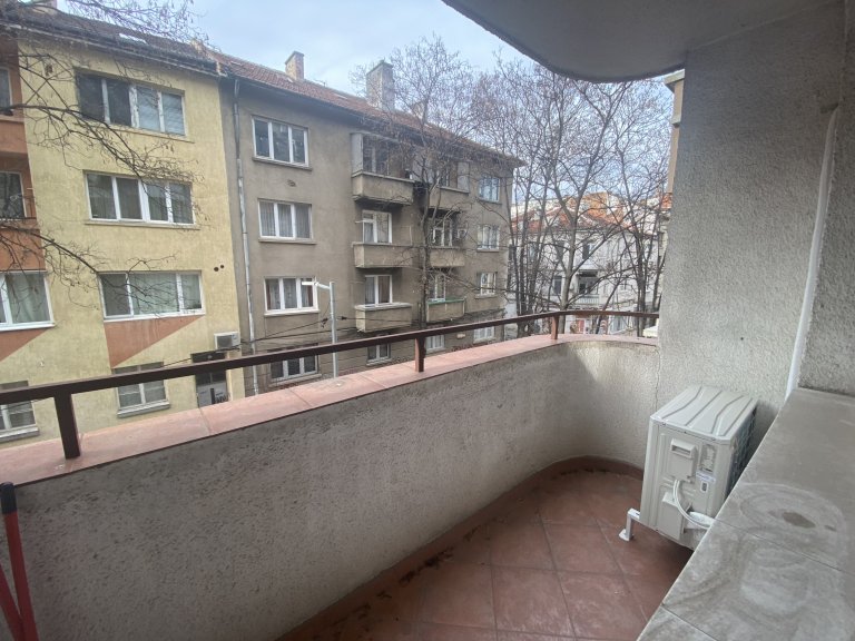 Двустаен апартамент дава под наем София Център - Photo 8