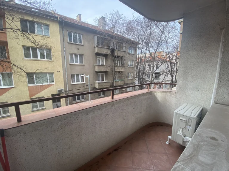 Двустаен апартамент дава под наем София Център