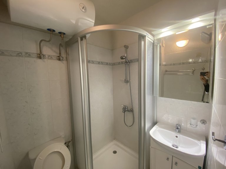 Двустаен апартамент дава под наем София Център - Photo 9