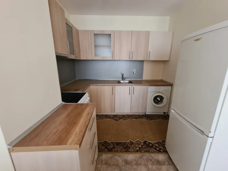 Двустаен апартамент дава под наем София Банишора