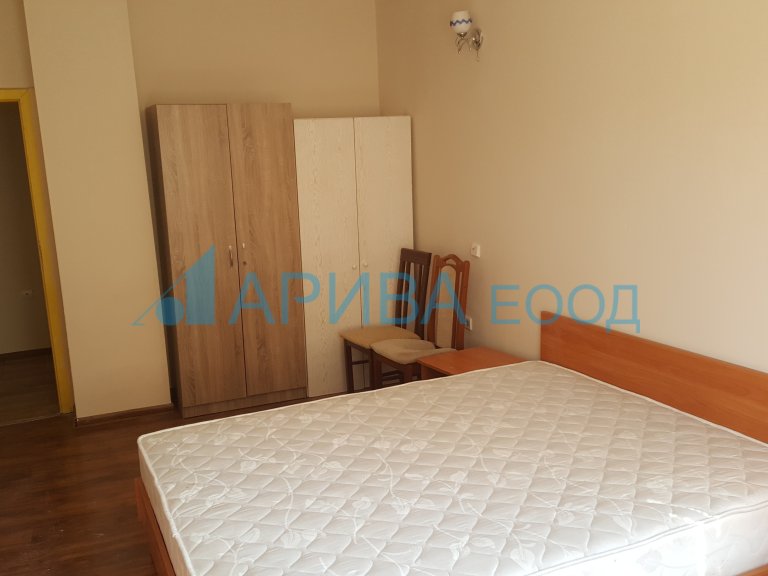 Тристаен апартамент дава под наем Хасково Център - Photo 4