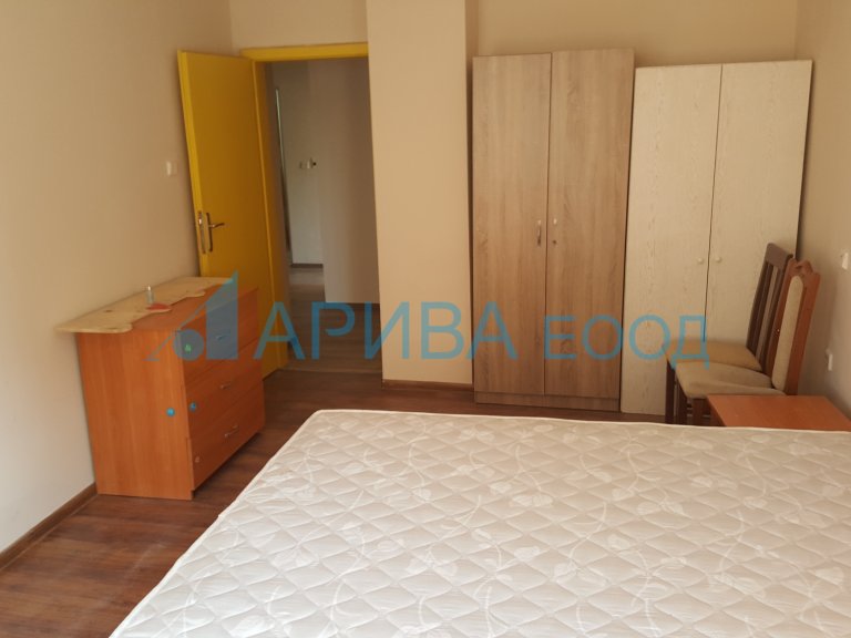 Тристаен апартамент дава под наем Хасково Център - Photo 5