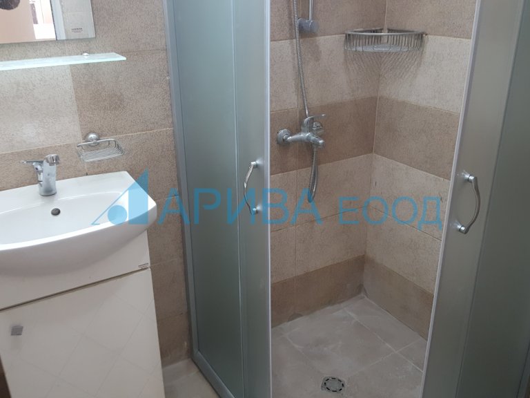 Тристаен апартамент дава под наем Хасково Център - Photo 8