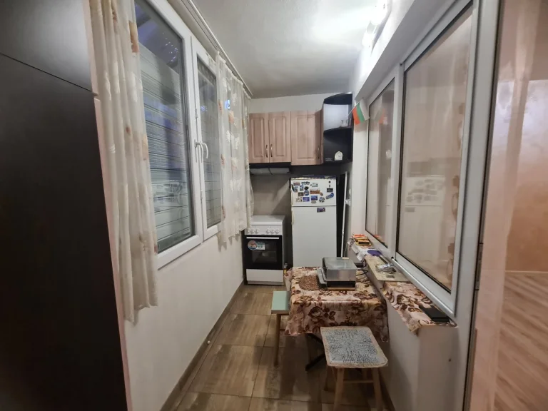 Двустаен апартамент дава под наем София Света Троица