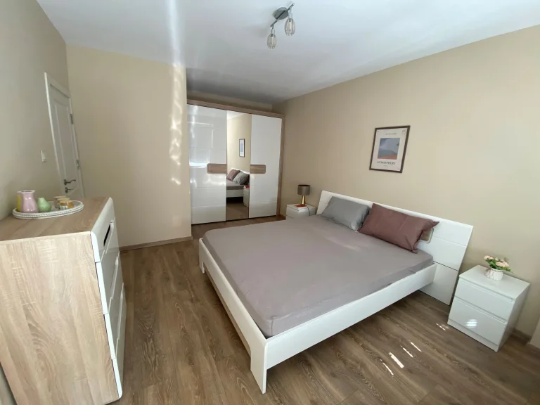 Тристаен апартамент дава под наем София Център