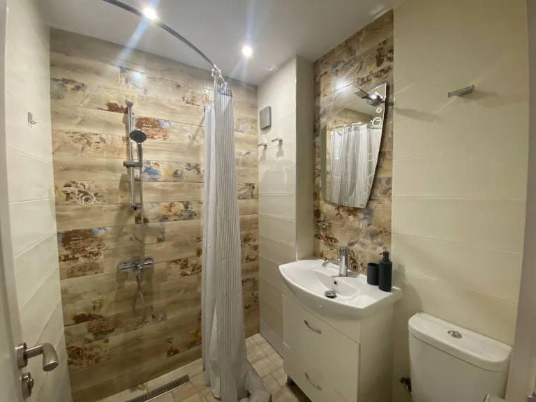 Тристаен апартамент дава под наем София Център