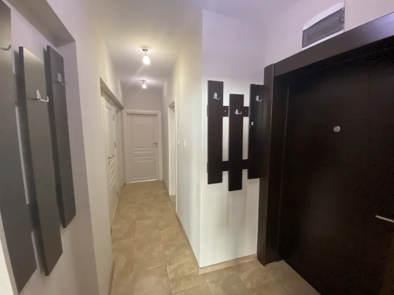 Тристаен апартамент дава под наем София Център