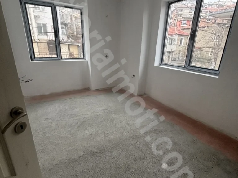 Тристаен апартамент за продажба Велико Търново Център