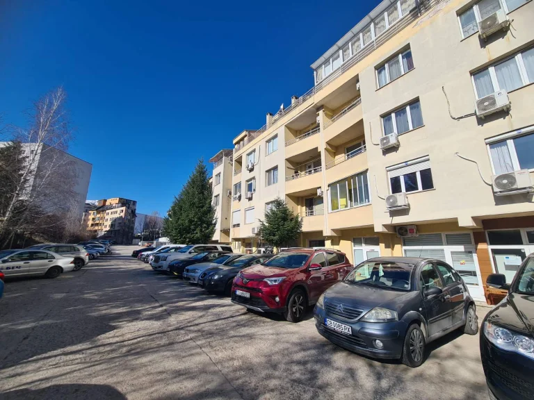 Тристаен апартамент дава под наем София Витоша