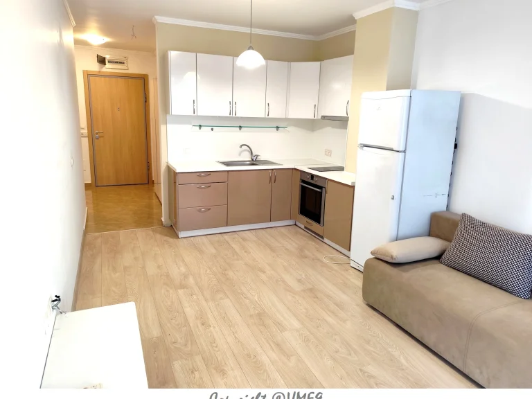 Двустаен апартамент дава под наем София Бъкстон