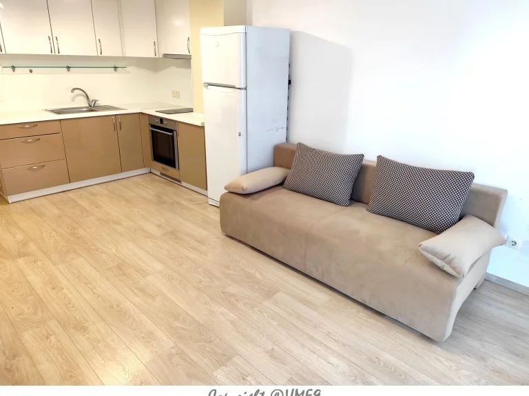 Двустаен апартамент дава под наем София Бъкстон