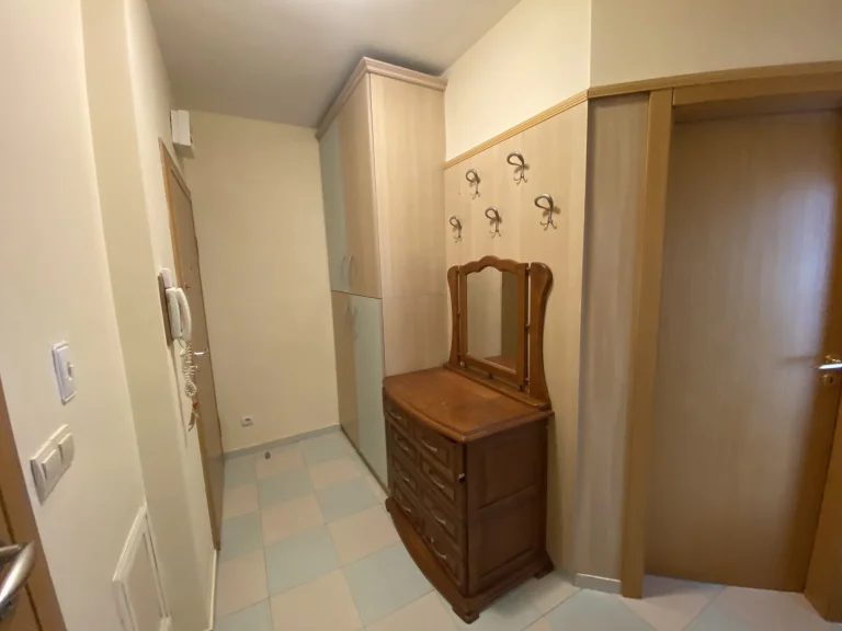 Двустаен апартамент дава под наем София Младост 1