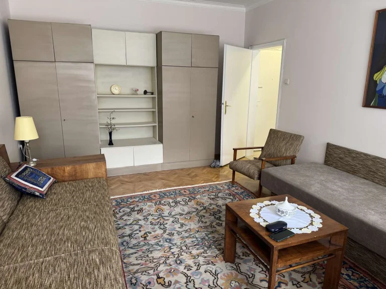 Едностаен апартамент дава под наем София Център