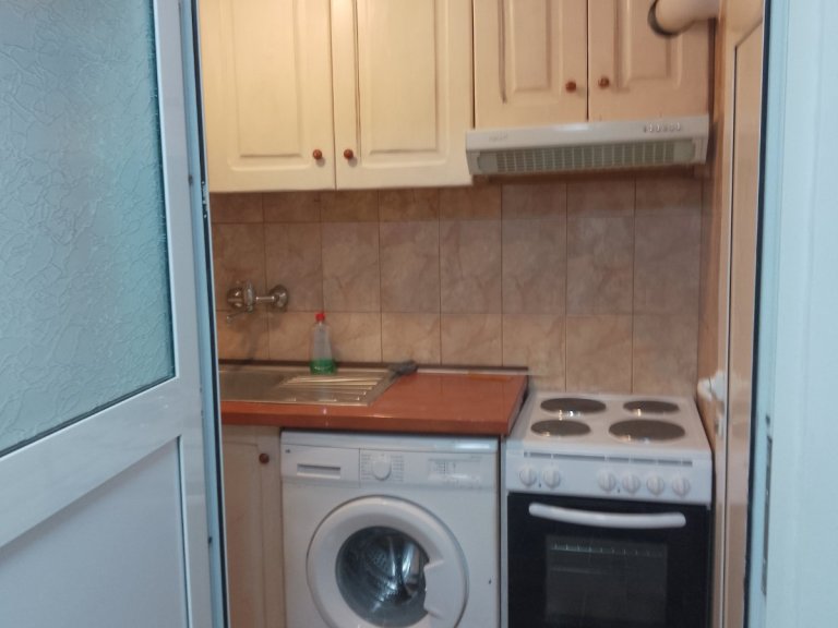 Едностаен апартамент дава под наем Варна Колхозен Пазар