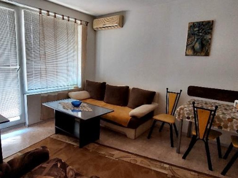 Двустаен апартамент дава под наем Варна Център