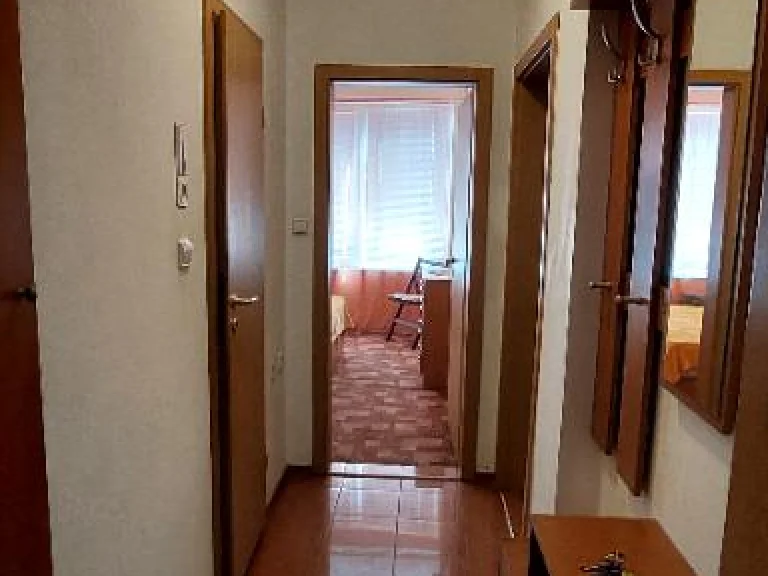 Двустаен апартамент дава под наем Варна Център