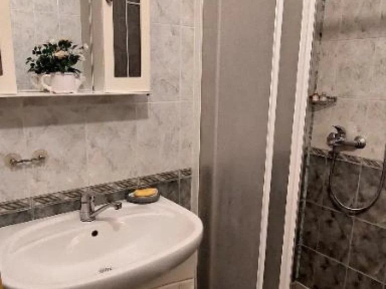 Двустаен апартамент дава под наем Варна Център