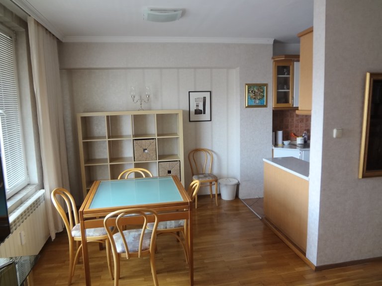 Двустаен апартамент дава под наем София Иван Вазов