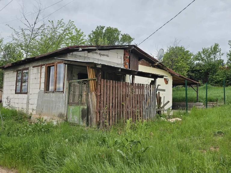 Къща за продажба Перник област с.Лобош