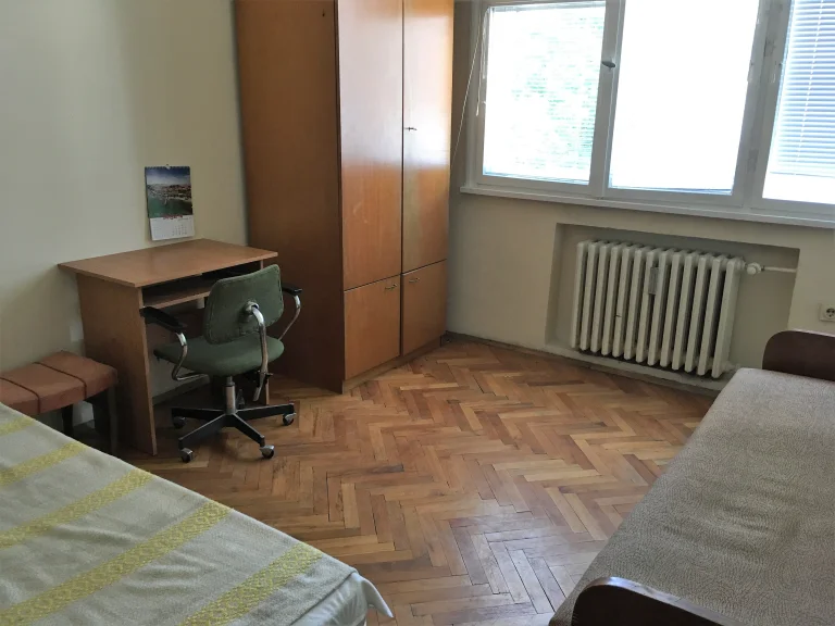 Тристаен апартамент дава под наем София Център