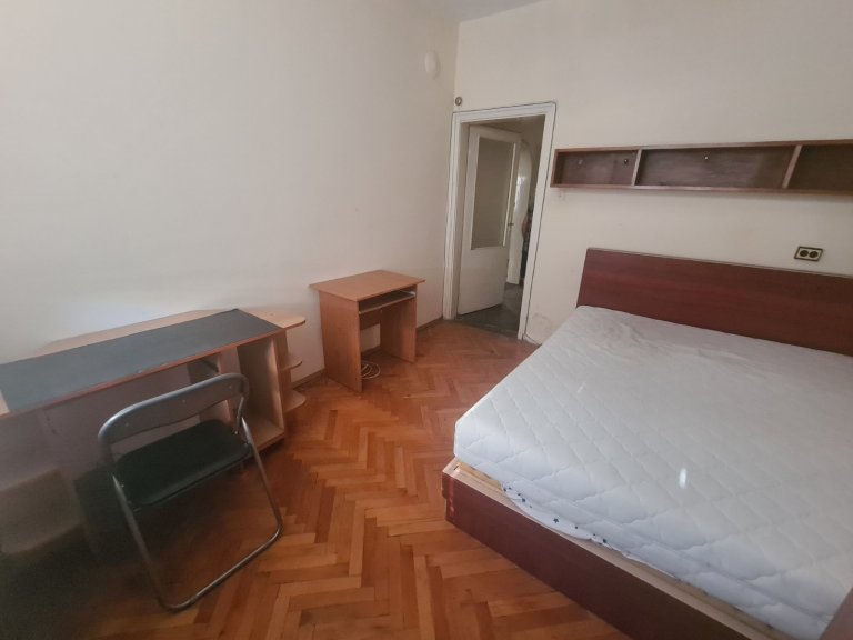 Тристаен апартамент дава под наем София Център - Photo 6
