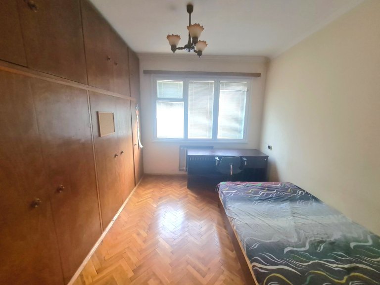 Тристаен апартамент дава под наем София Център - Photo 7