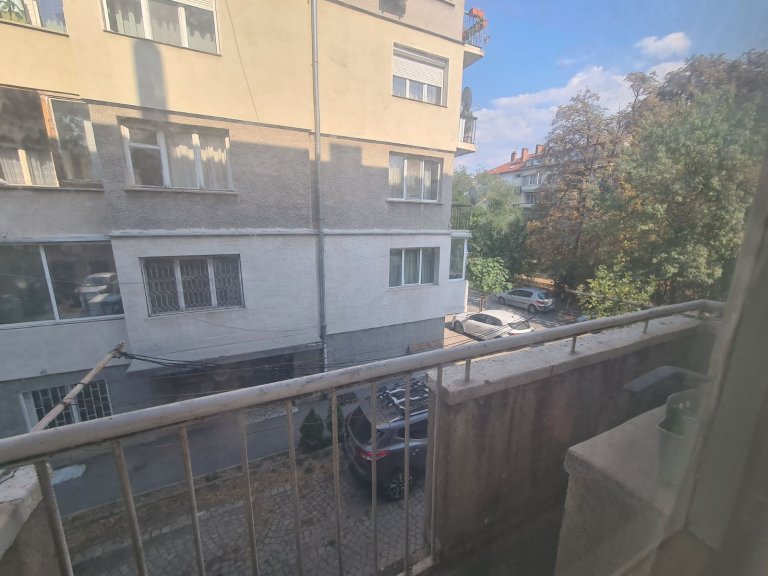 Тристаен апартамент дава под наем София Център - Photo 10