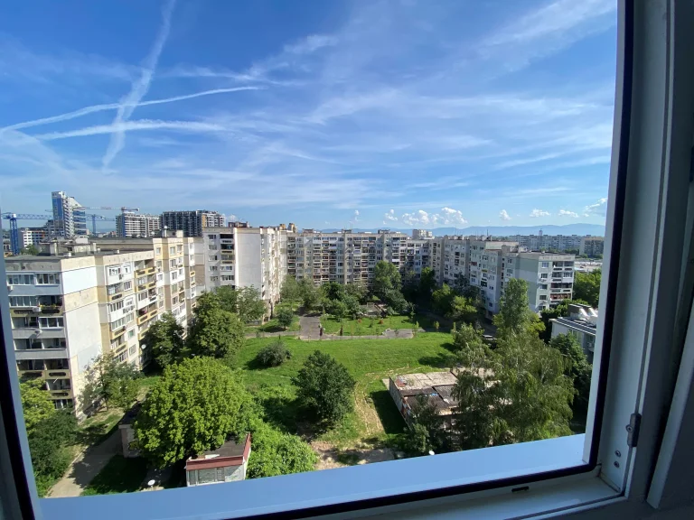 Тристаен апартамент за продажба София Дружба 2