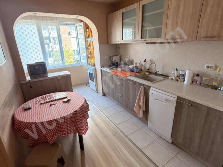 Тристаен апартамент за продажба Велико Търново Център - Photo 1