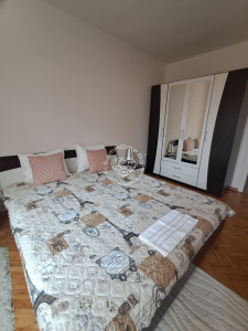Тристаен апартамент дава под наем Варна Център - Photo 6