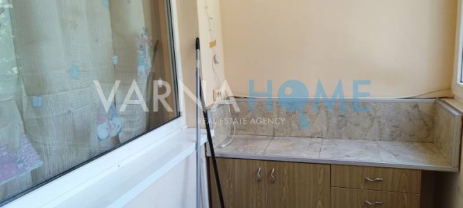 Четиристаен апартамент дава под наем Варна Цветен
