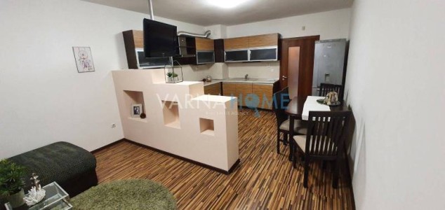 Тристаен апартамент за продажба Варна Цветен