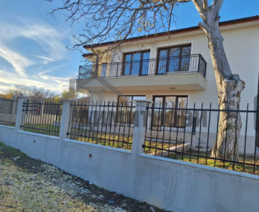 Къща за продажба Варна м-т Траката