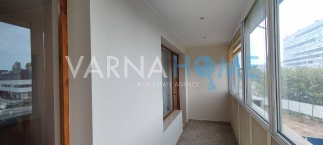 Тристаен апартамент дава под наем Варна Цветен